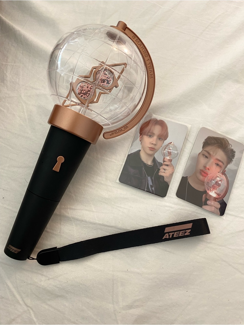 Ateez Official Lightstick V1 + 2 limited edition photocards